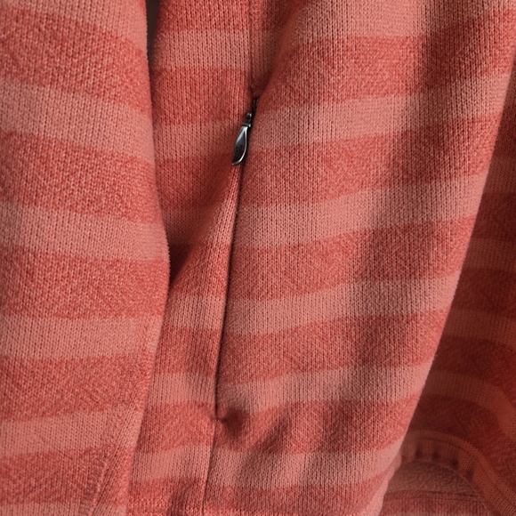 The North Face Crescent Sunshine Sweater. (D9) - Picture 2 of 12